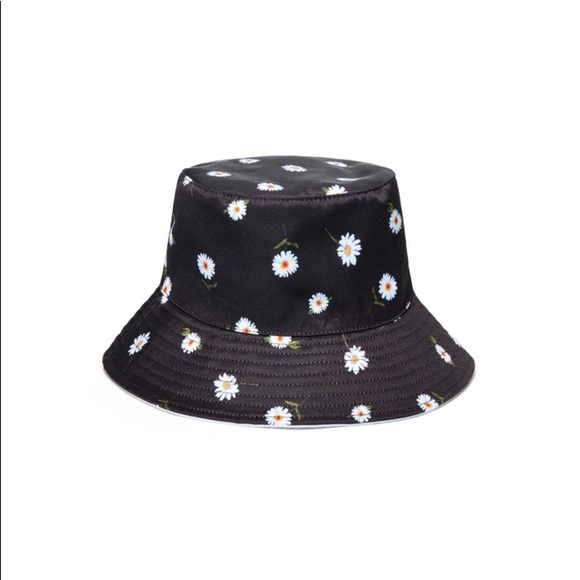 Alice + Olivia Accessories - NWT Alice & Olivia Reversible Bucket Hat